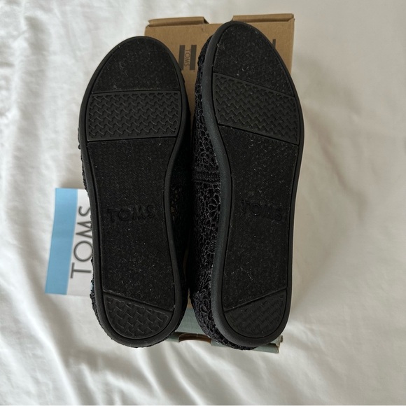 TOMS Womens Natural Moroccan Crochet Flat (size 5) - Picture 8 of 8